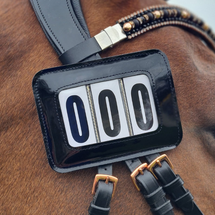Number holder for bridle or chabrake 