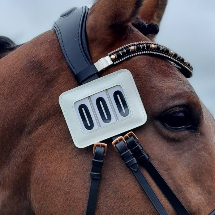 Number holder for bridle or chabrake 